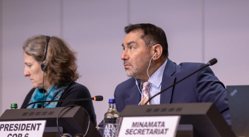 Executive Secretary Monika Stankiewicz and COP-6 Osvaldo Álvarez